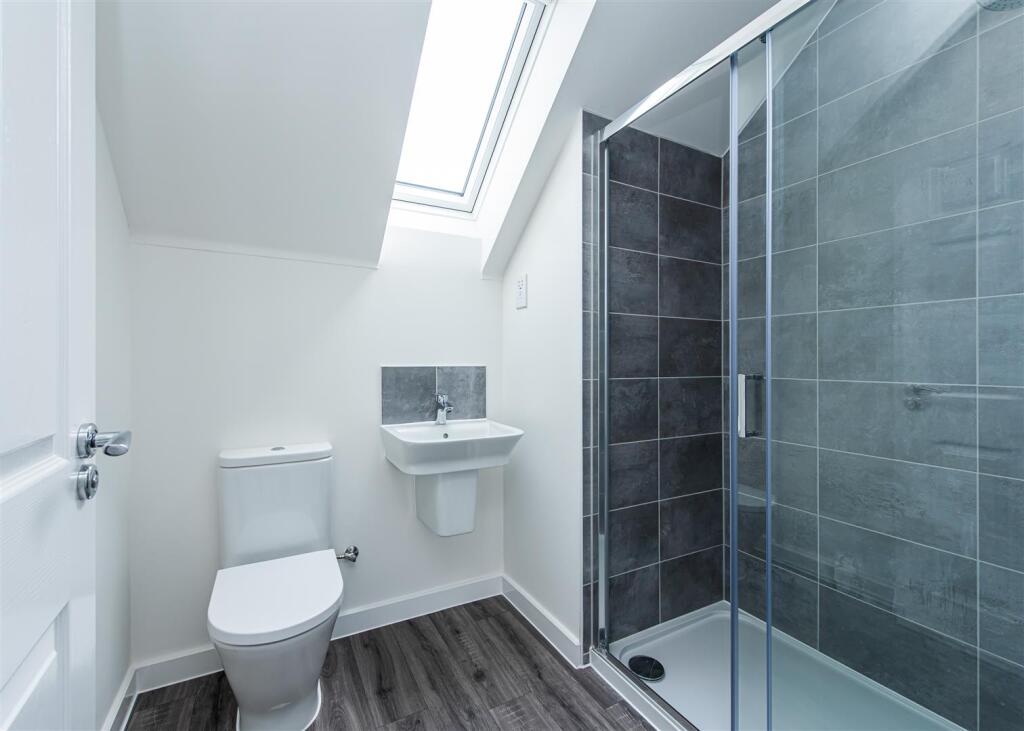 40 Foxglove Way-bed1 ensuite.jpg