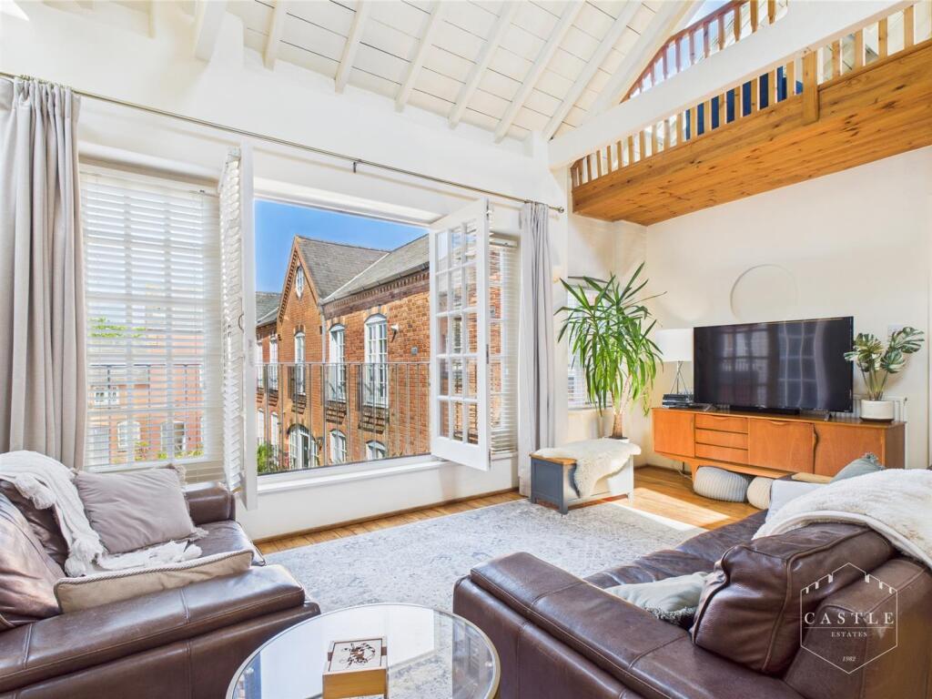 OPEN PLAN LOUNGE/DINING ROOM