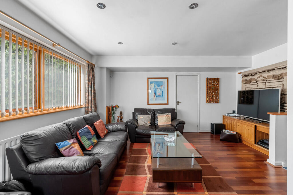 6 Hawkesworth Dri...