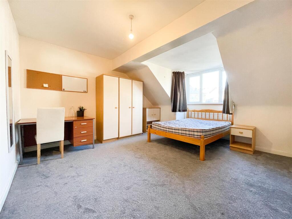 Flat 2C 43 Springhill Court_-5.jpg