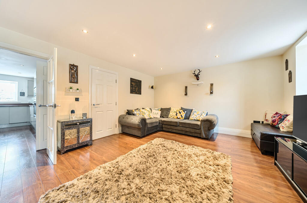 1347380-12-68bab2...