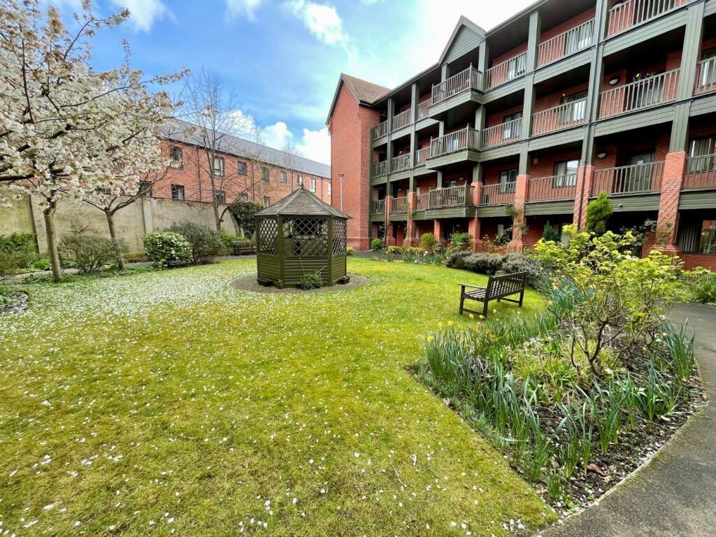 Bowling Green Court