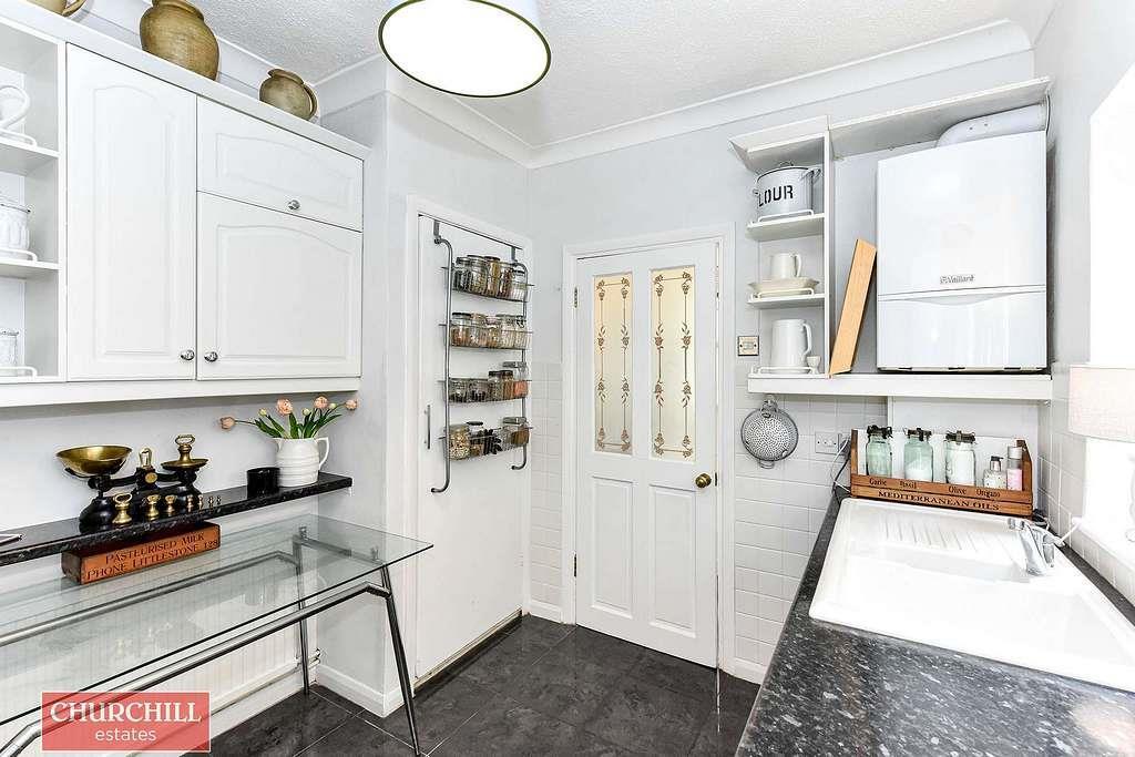 Kitchen (3).jpg