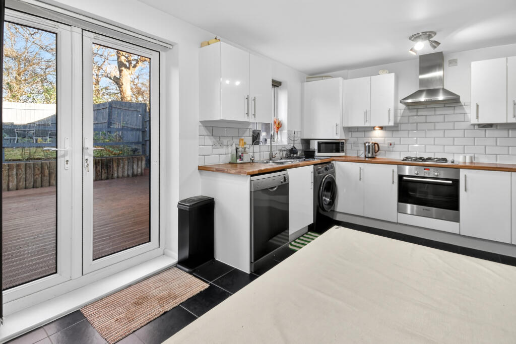 18critchercloselarge9