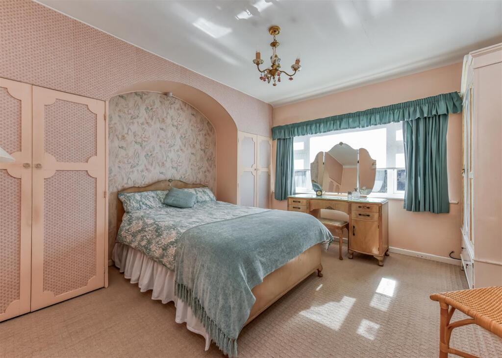 28 Springhill Park-bed1.jpg