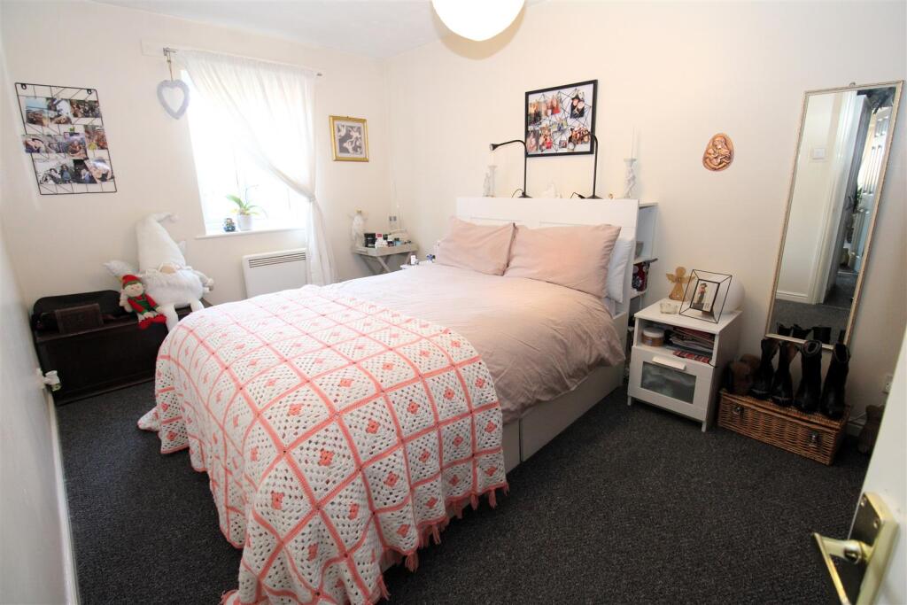 Bed 1.JPG