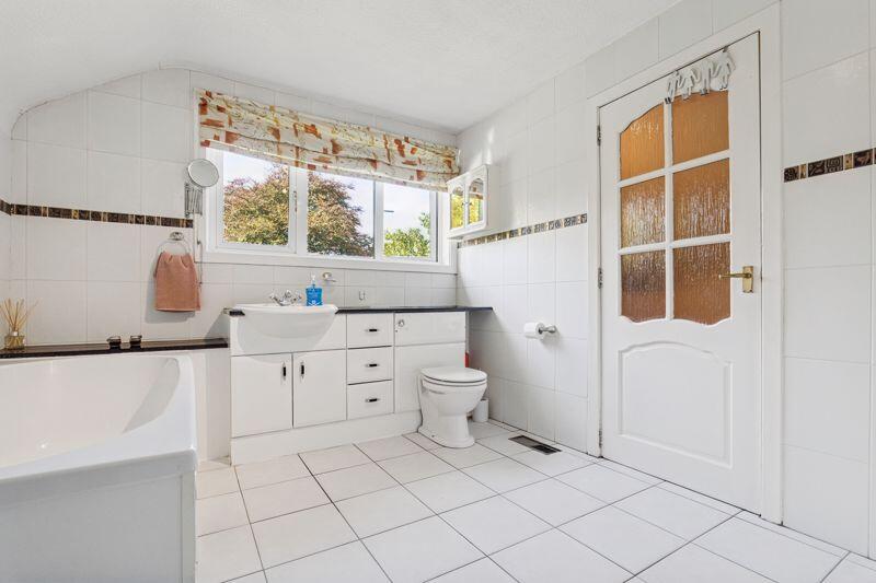 En-suite Angle 1