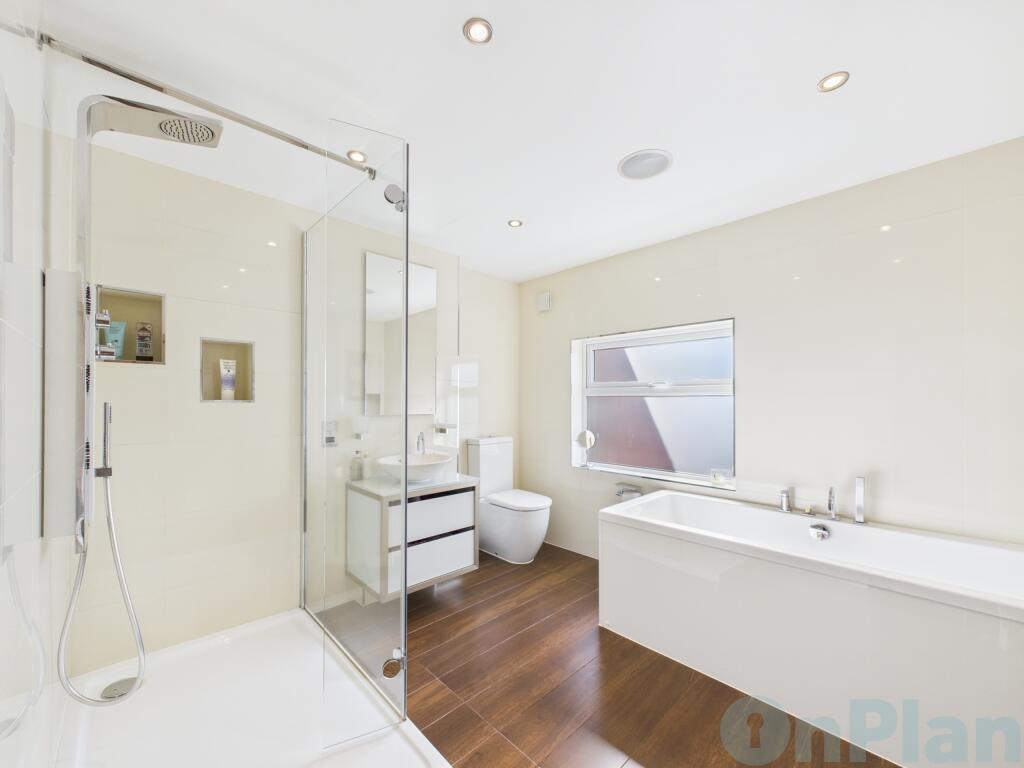 CAM04024G0-PR0023-STILL026