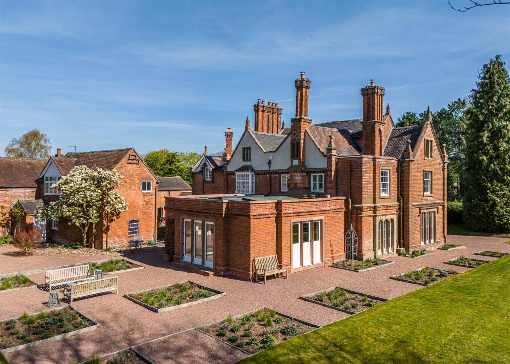 Old Manor House-APR25-Drone-19.jpg