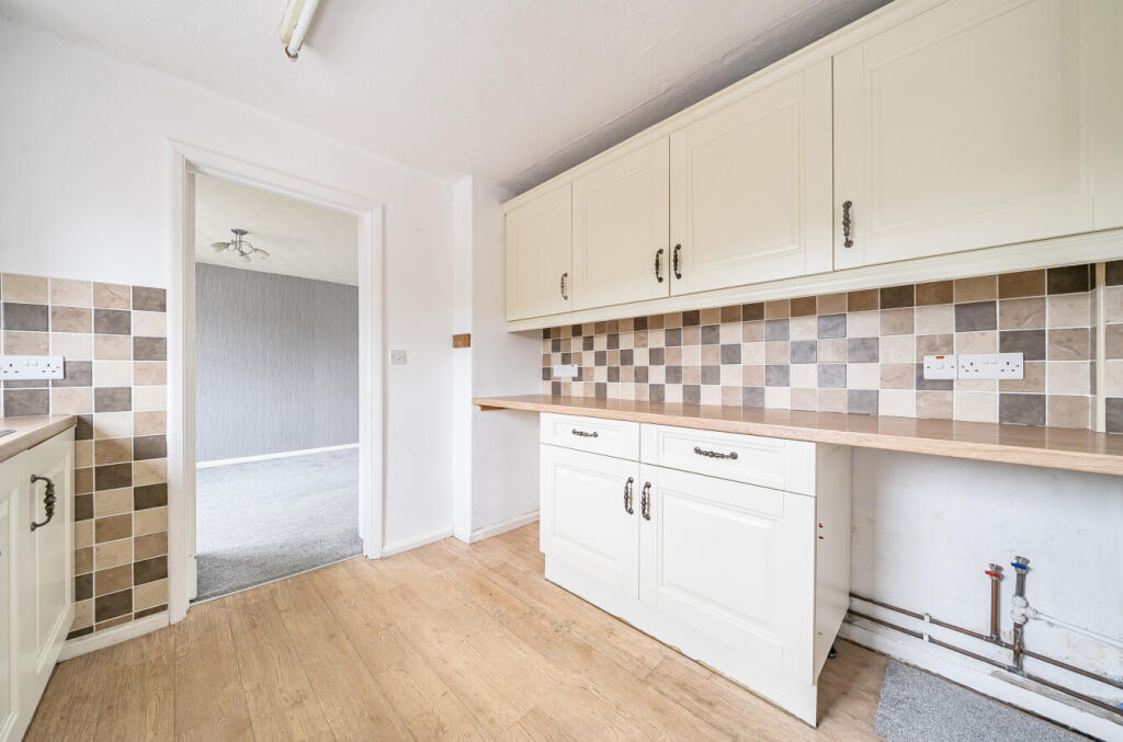 1364779-8-68ee8ff...