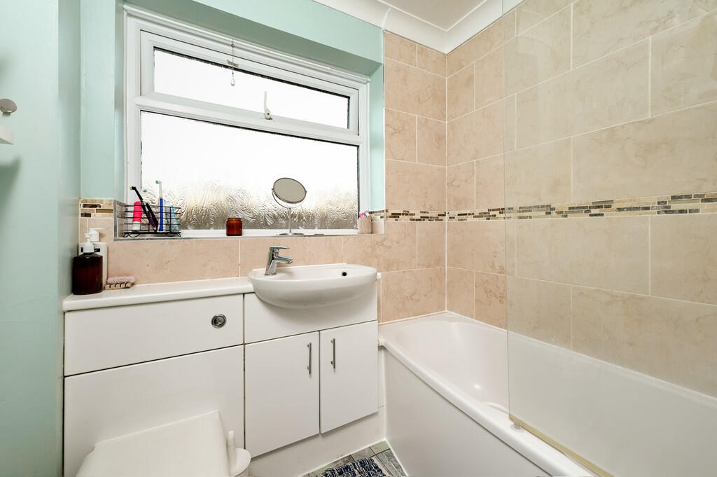 38 Ryecroft Garde...