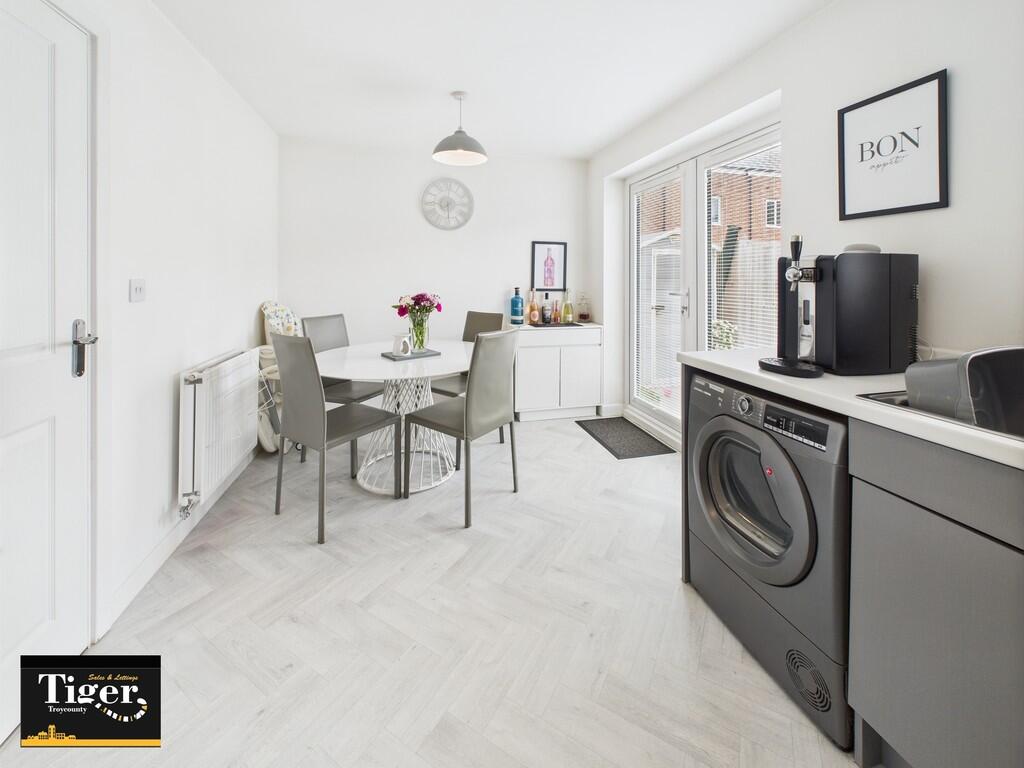 CAM02176G0-PR0601...