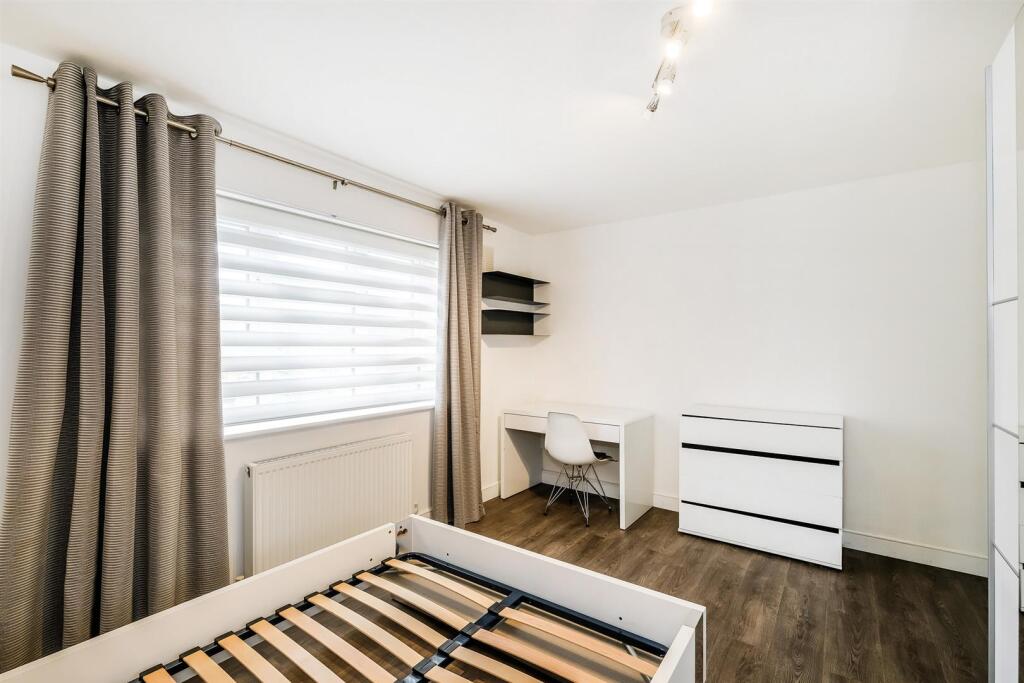 102 Brading Crescent-10_web.jpg