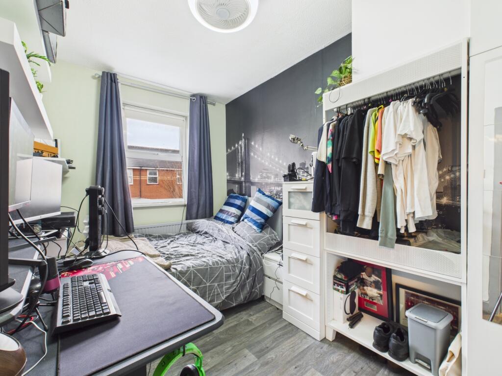 CAM03729G0-PR0195-STILL013