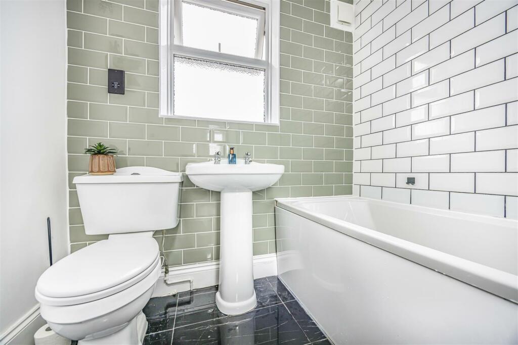 20 Cedar Grove, Baffins-PorticoMarketing-SarahOliv