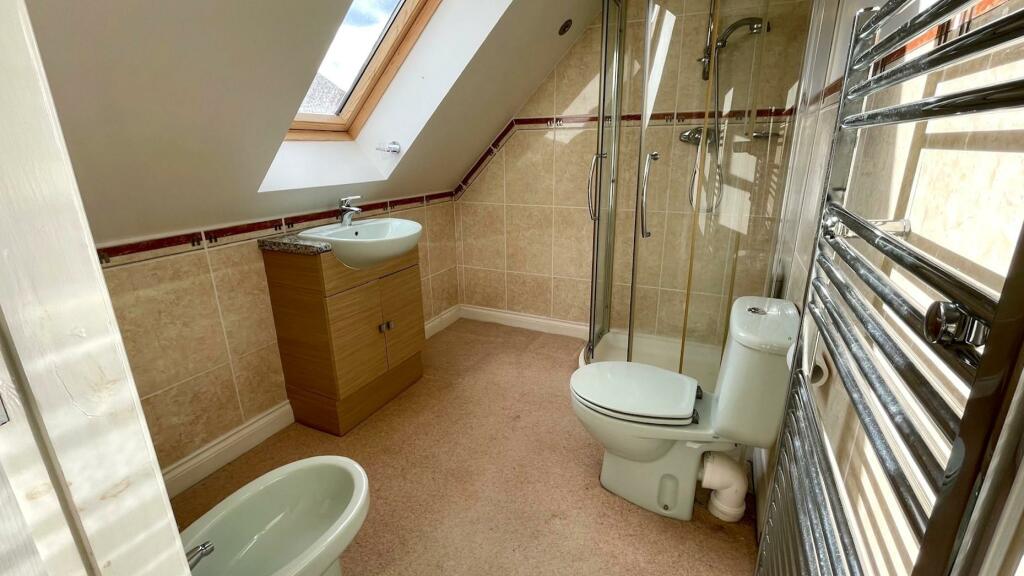 4 PIECE EN-SUITE SHOWER ROOM