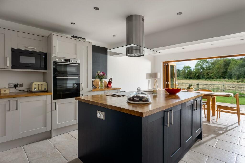 23 - The Orchard - GL7 6DU - Web.jpg