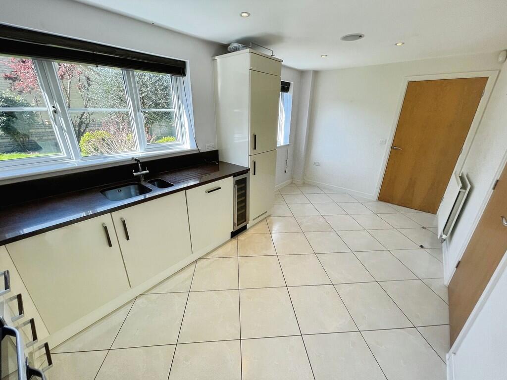 Kitchen/Breakfast...