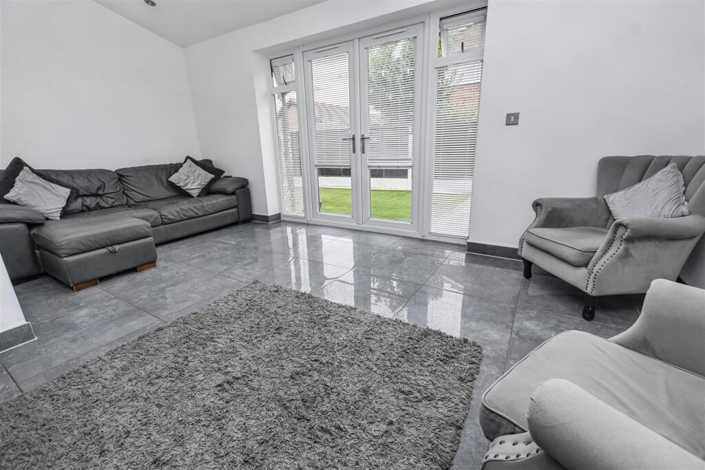 Snug / Second Lounge