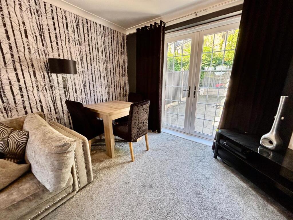 Through Lounge / Dining: