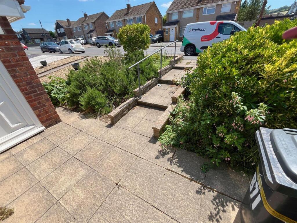 Front garden.jpg
