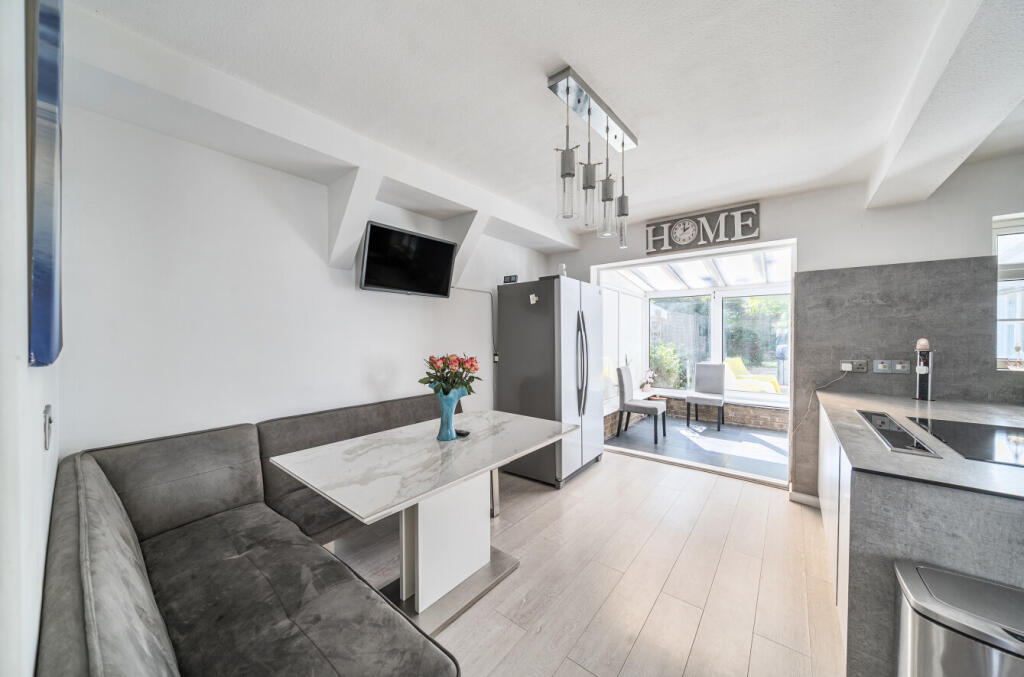 1349583-1-68bed87...