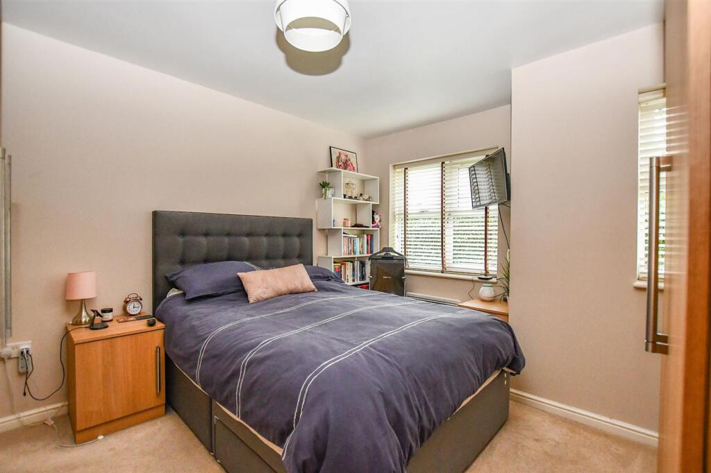 Bedroom 1.jpg
