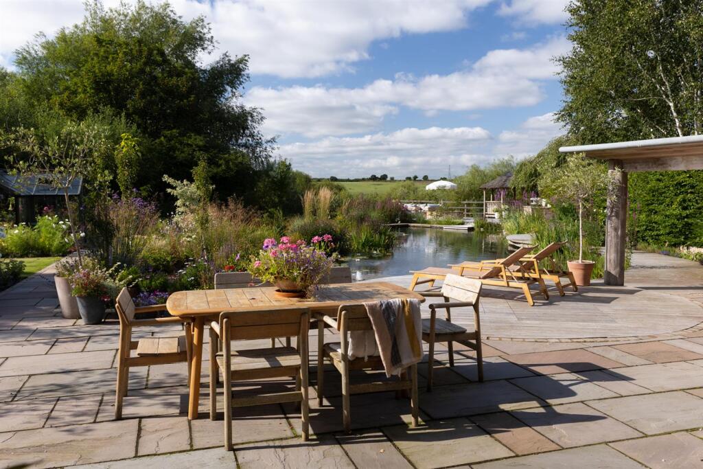 Terrace, gardens, pool