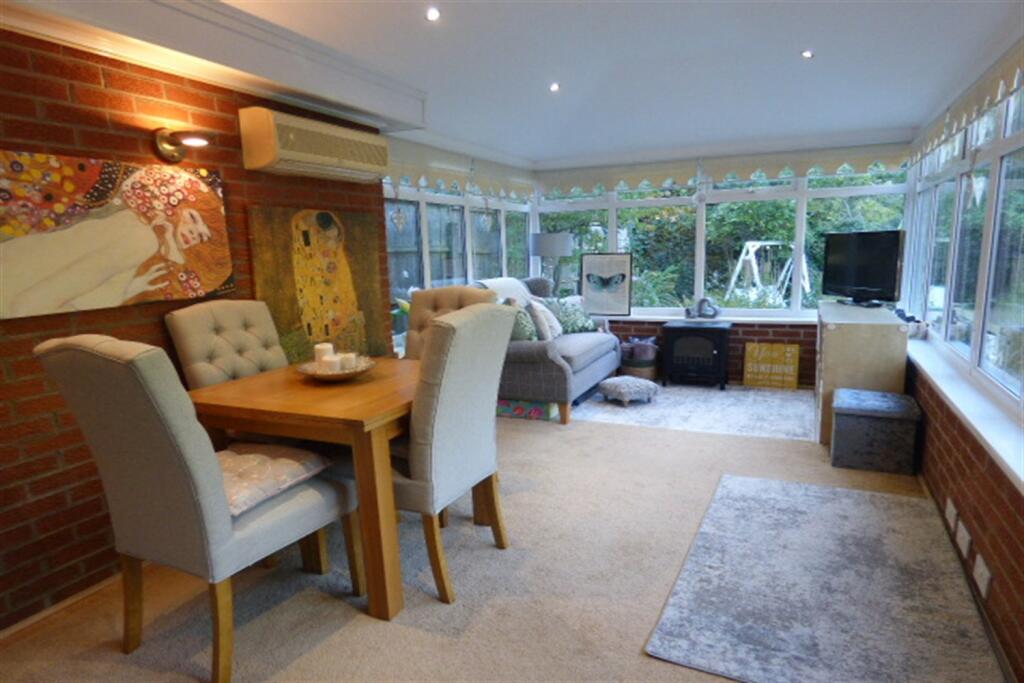 Dining and Family Ro