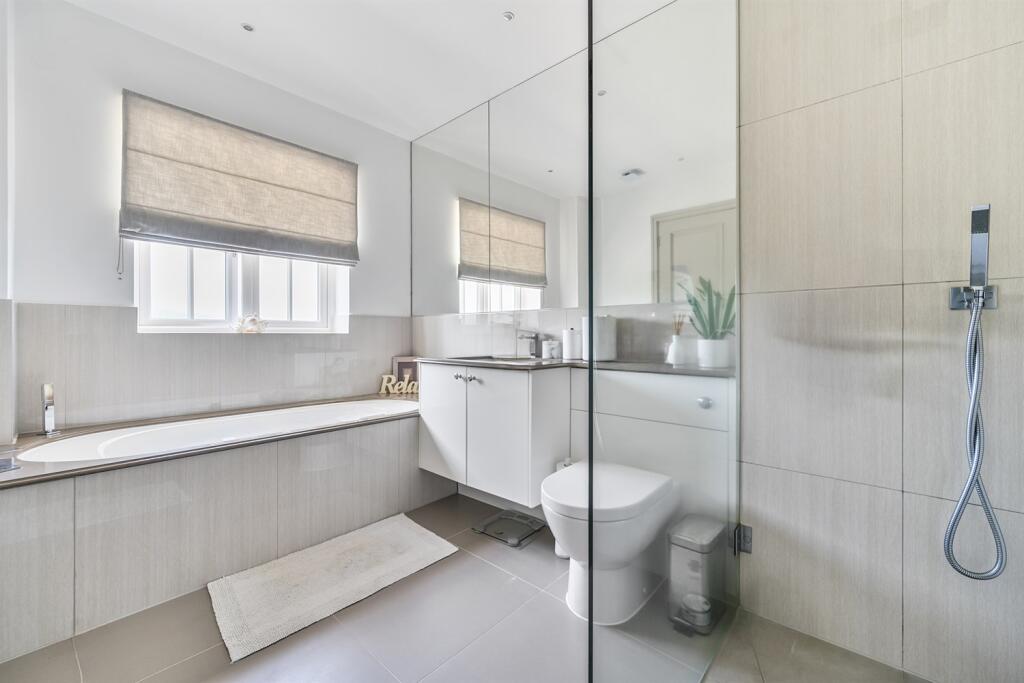 En-suite bathroom