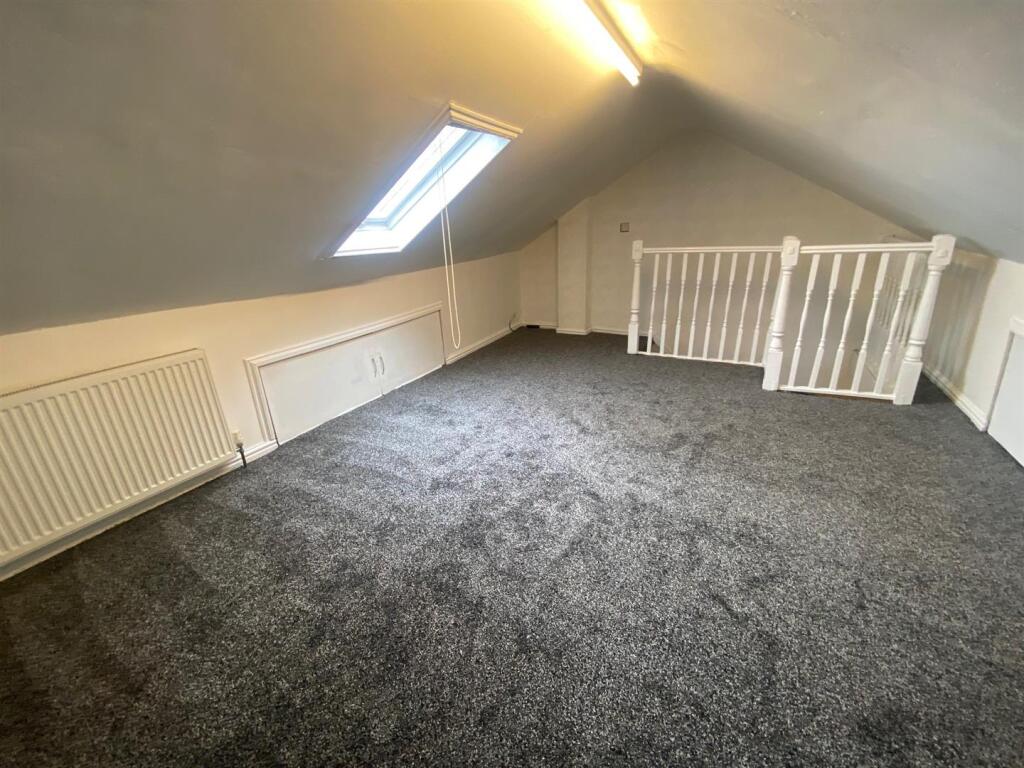 ATTIC ROOM 1.jpg