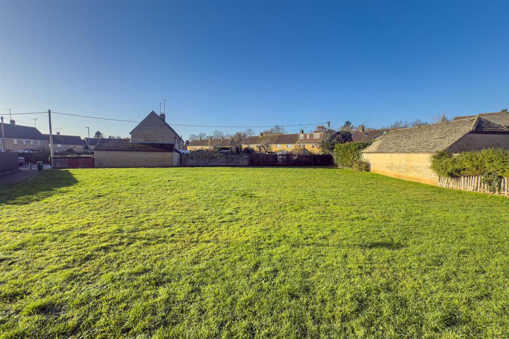 Development Site adjacent to 24 Park Close, Fairfo