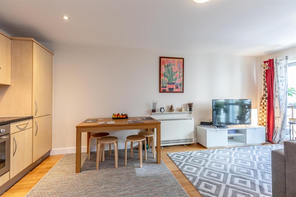 Hamilton Court, Bristol Dining Area.jpg