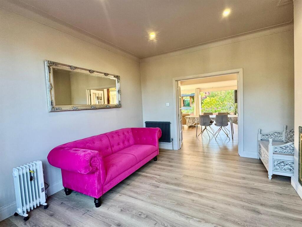 WhatsApp Image 2025-09-25 at 15.07.21 (7).jpeg