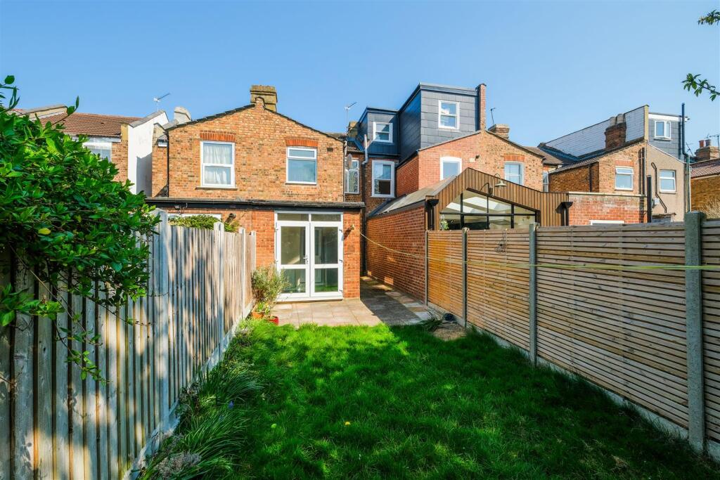 21 Woodend road-27.jpg