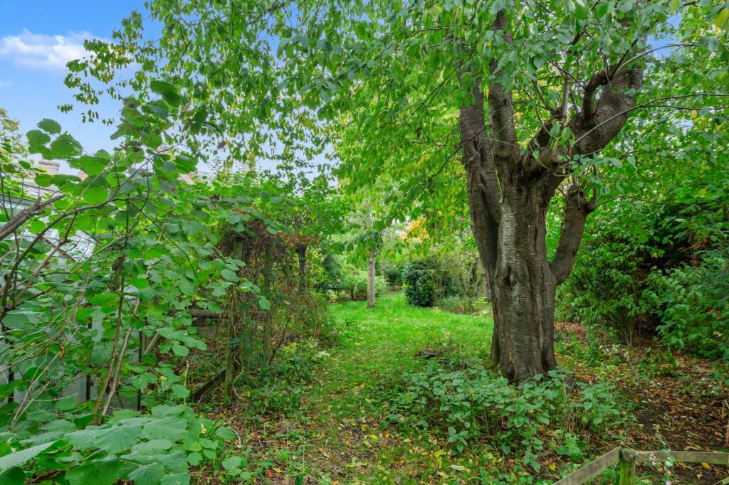 9 South End Road, Milton Bryan, Milton Keynes  Bedfordshire MK17 9HS