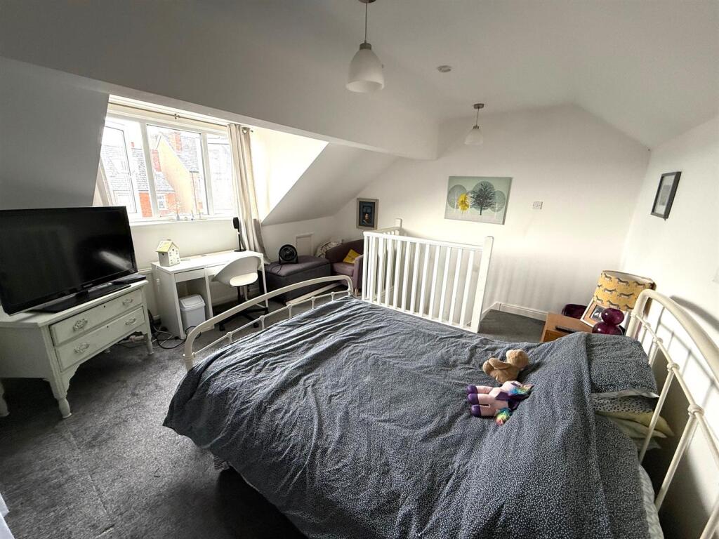 bed 1 3.jpg