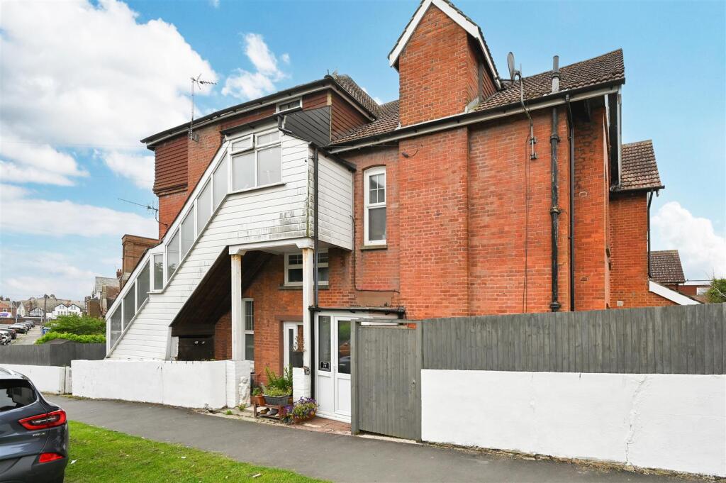 flat-4-19-buckhurst-road-tn401qf (14).jpg