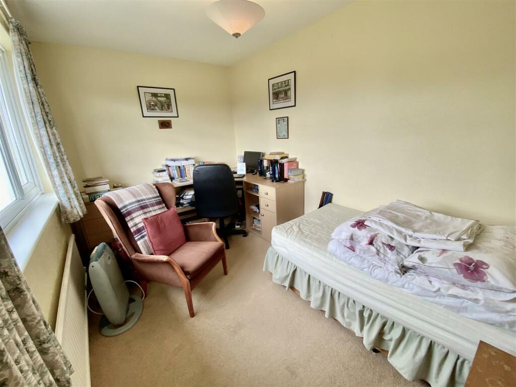 BEDROOM 4