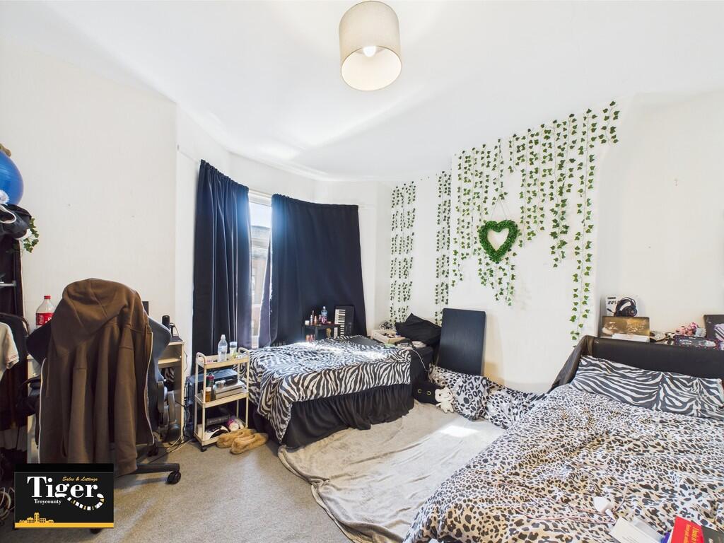 CAM02176G0-PR0570...