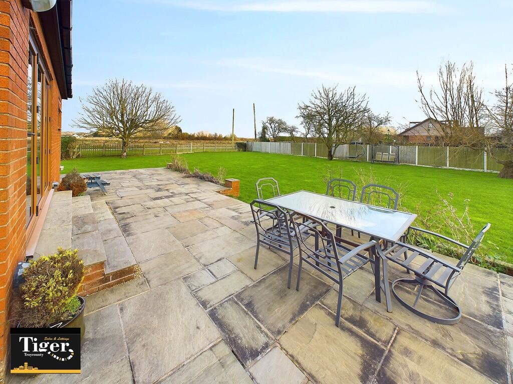 CAM02176G0-PR0427...