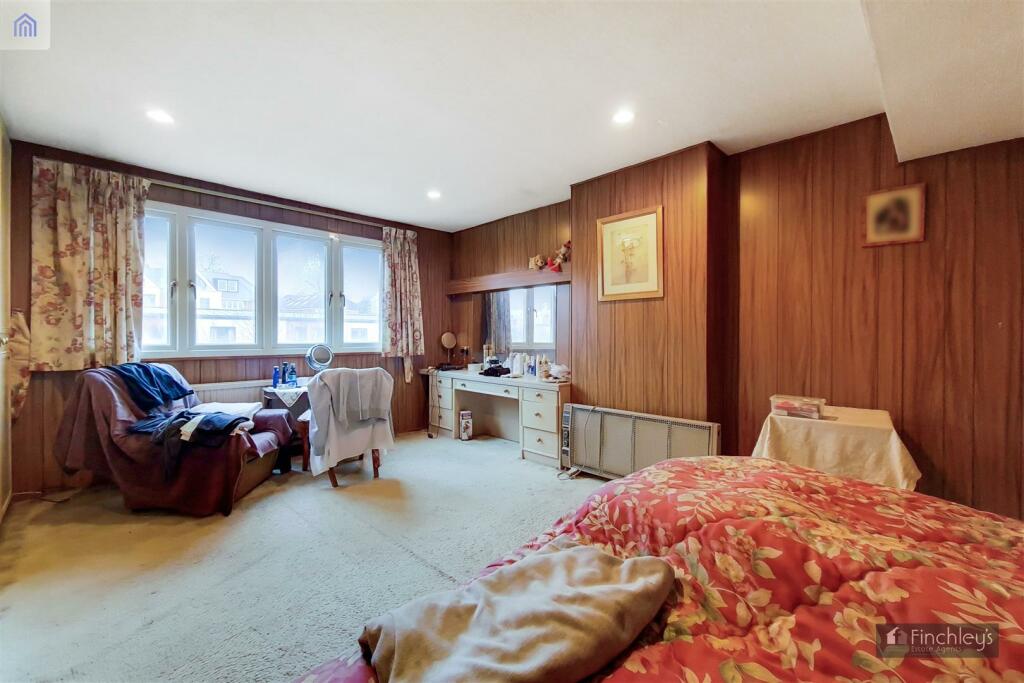 18_Main Bedroom-1.jpg