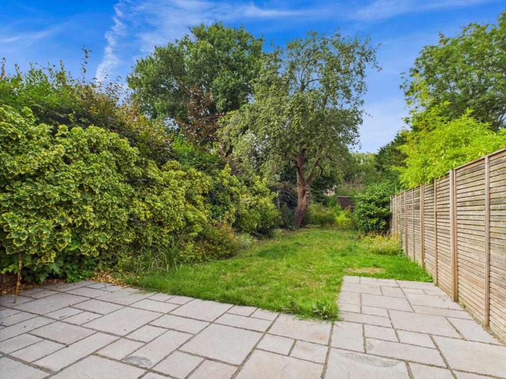 CAM03750G0-PR0064-STILL001