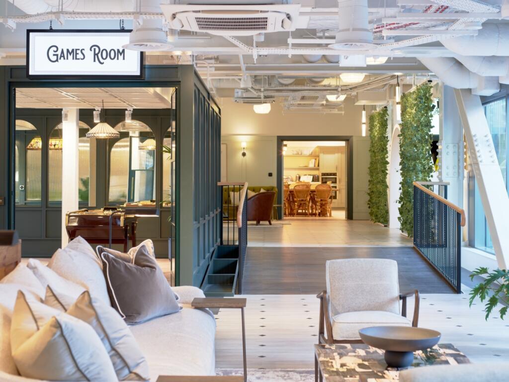 NewVictoria202309...