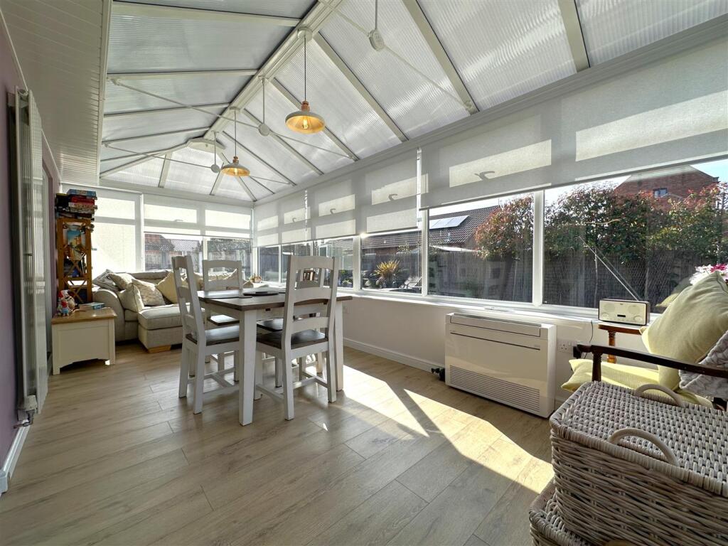 Large Sun Room 397