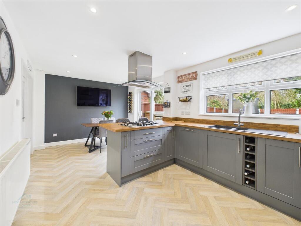 Open Plan Kitchen / Dining