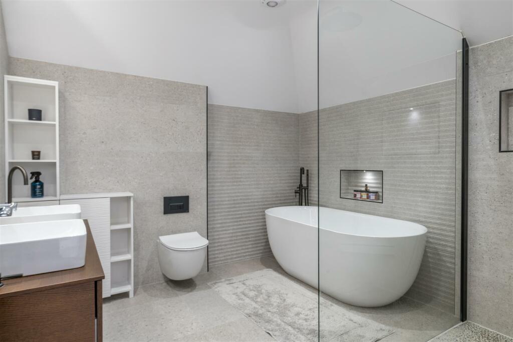 Bedroom Two En Suite