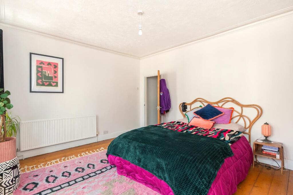 0C6REN - Bedroom E.jpg