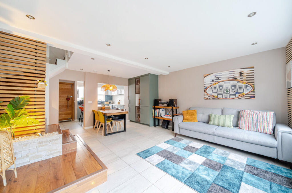 1386763-8-6932b69...