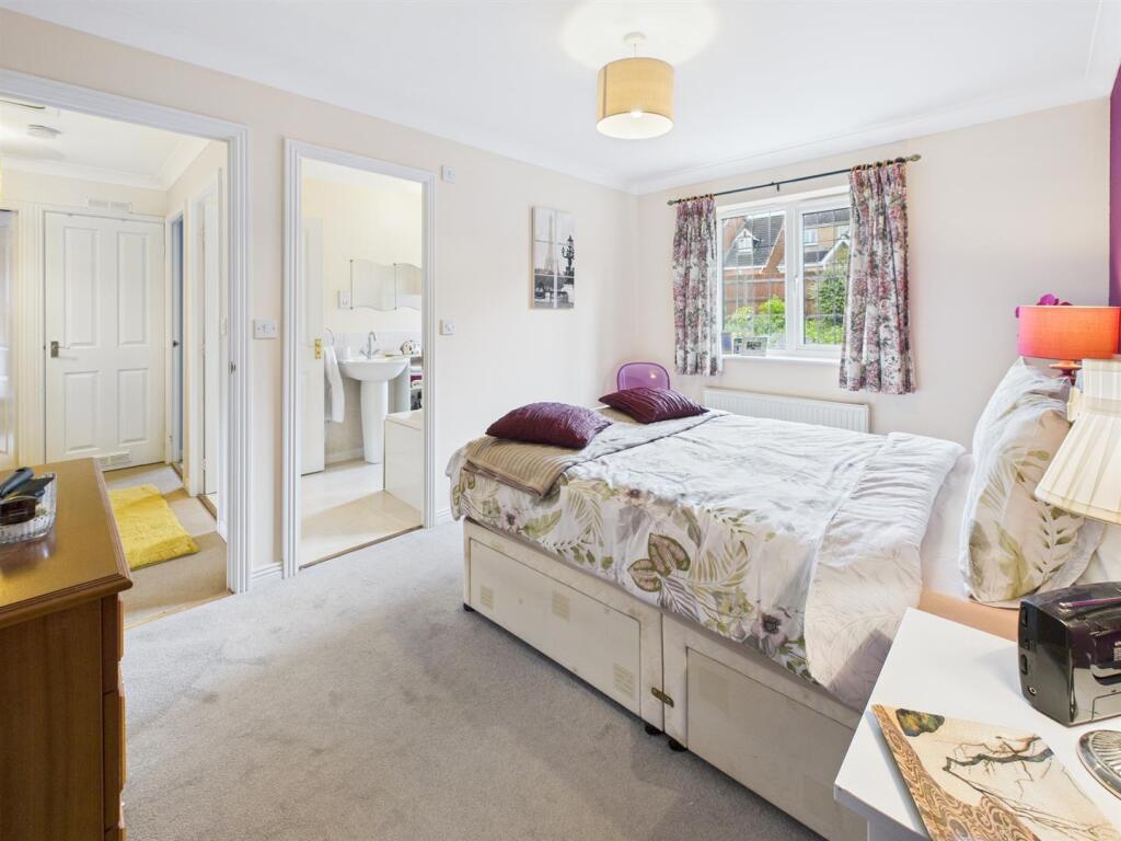 BEDROOM 2